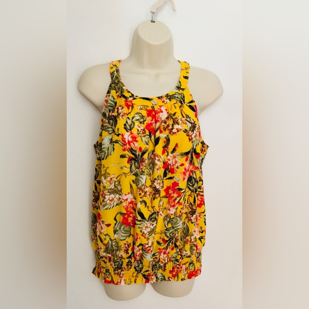 Rose + Olive-Sleeveless yellow-floral blouse